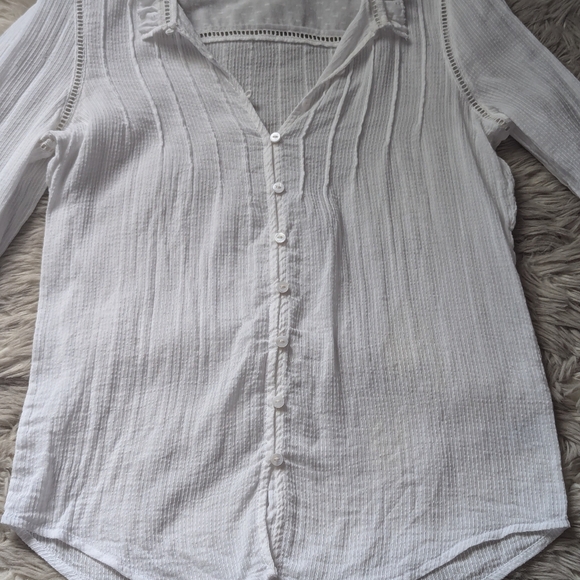 EUC Faherty Willa Top in White - Picture 5 of 16